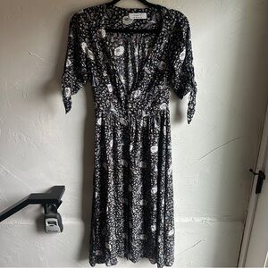 Auguste The Label Daphne Midi Dress with Tie Sleeves and Button Up Front Sz 4